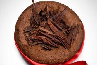 Čokoladna torta bez brašna s malinama