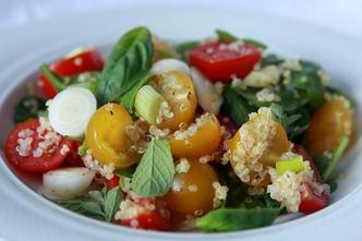 Salata od kvinoje i povrća