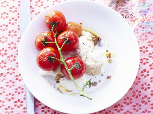 Caprese salata s pečenim rajčicama