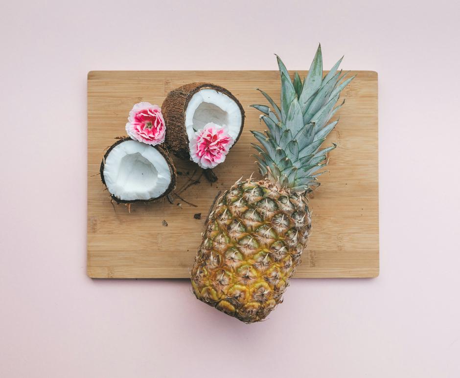 ananas, kokos | Author: Humphrey M/Unsplash
