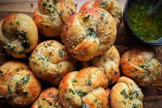 peciva s češnjakom