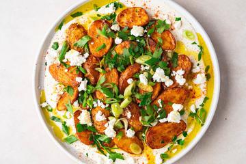 pečeni krumpir i umak od feta sira