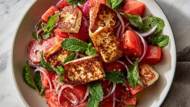 Salata od lubenice i grilanog halloumi sira