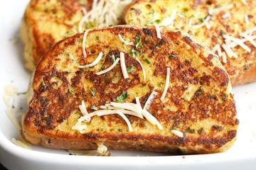 slani pohani kruh s parmezanom