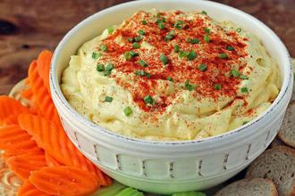 Zaboravi punjena jaja, napravi ovaj Deviled Egg Dip