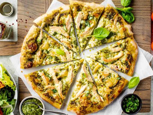 pizza s grilanom piletinom i pestom