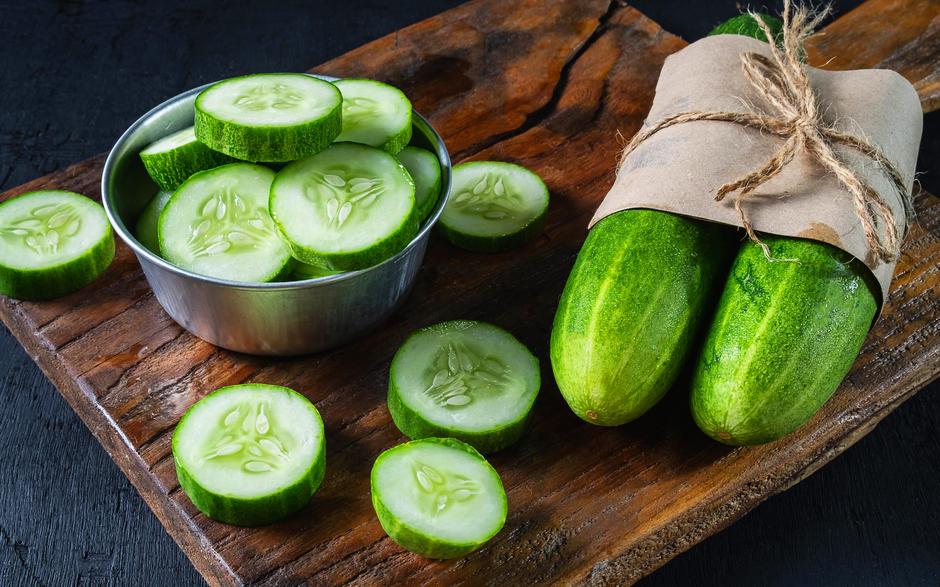 Fresh cucumbers in the kitchen. | Author: NARONG KHUEANKAEW / Vecteezy