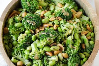 Isprobaj salatu od brokule s kikiriki preljevom