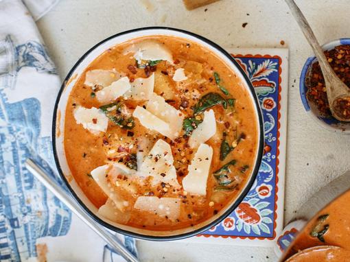 juha od rajčice s njokima i parmezanom