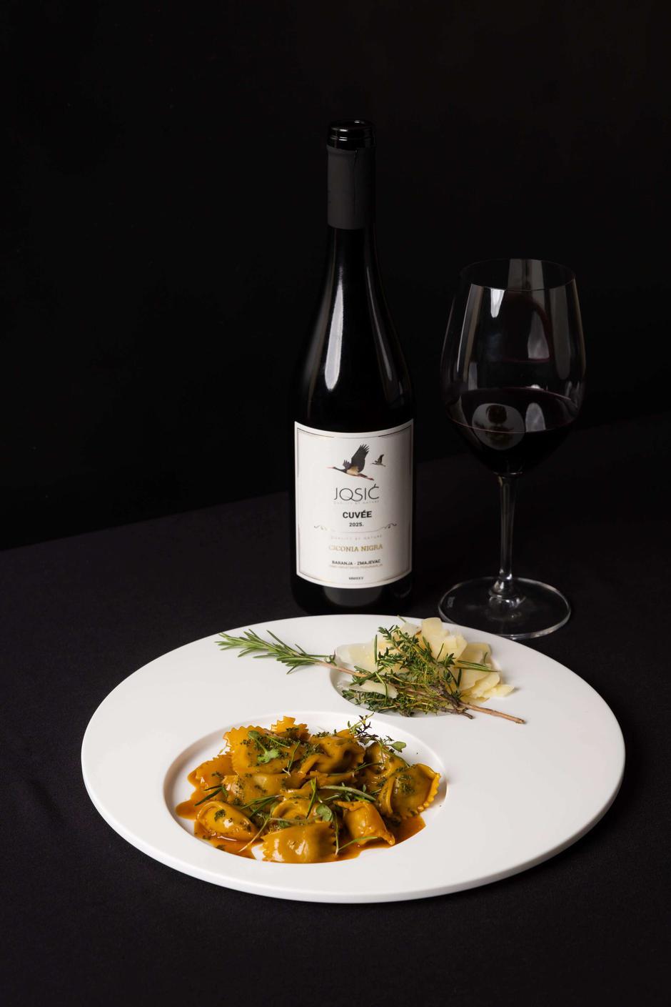 GM | Author: IB Media