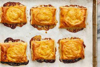 Naopaki mini tartovi s kruškama i kozjim sirom