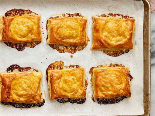 Naopaki mini tartovi s kruškama i kozjim sirom