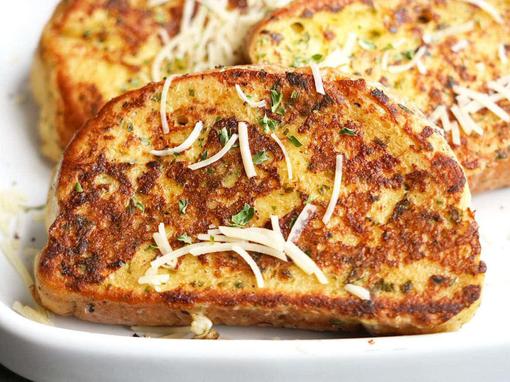 slani pohani kruh s parmezanom