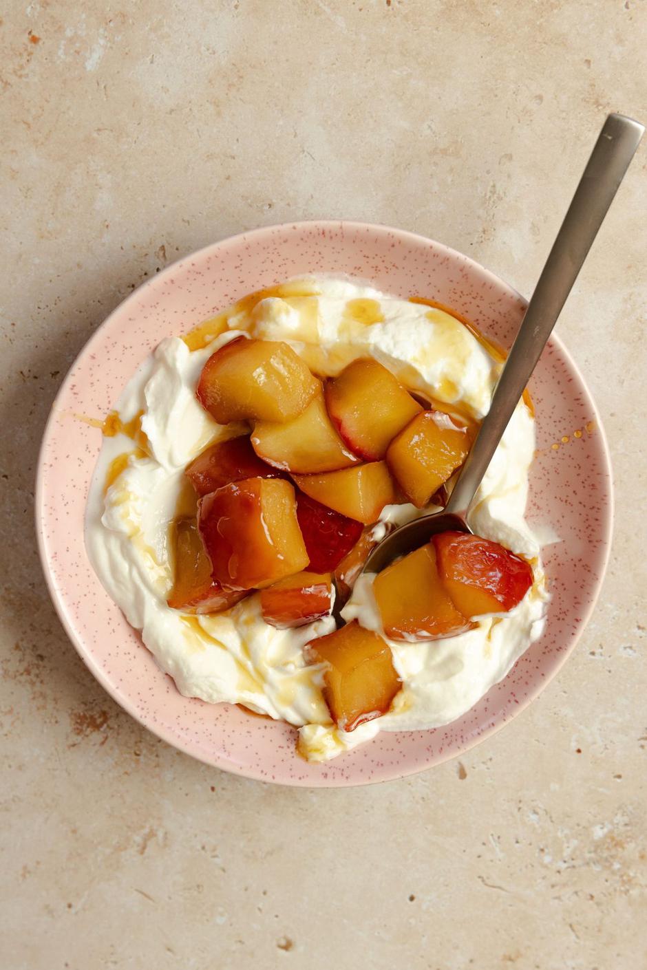 brzi desert od jabuka i grčkog jogurta | Author: Cosmic Crisp®/Pinterest