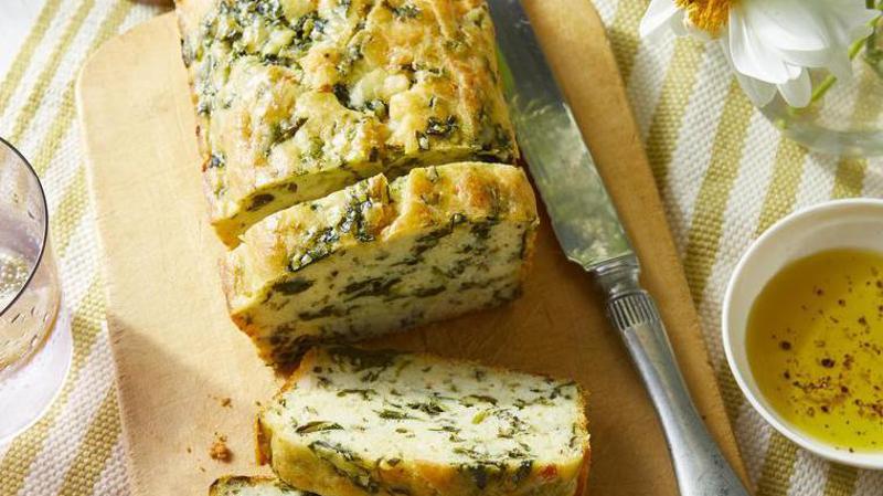 Brzi kruh sa &scaron;pinatom i feta sirom