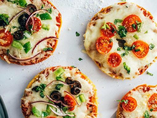 pizza bagels