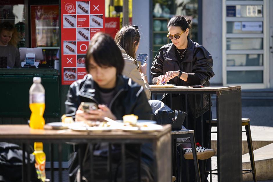 Zagreb: Svečano otvorenje Jagoda § Palačinka festa na Europskom trgu | Author: Neva Zganec/PIXSELL