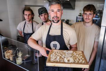 24sata. Zagreb:Chef Romel Stelmah mijesi tjesteninu