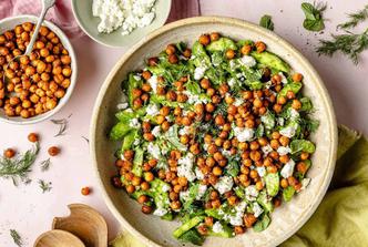 proljetna salata od hrskavog slanutka