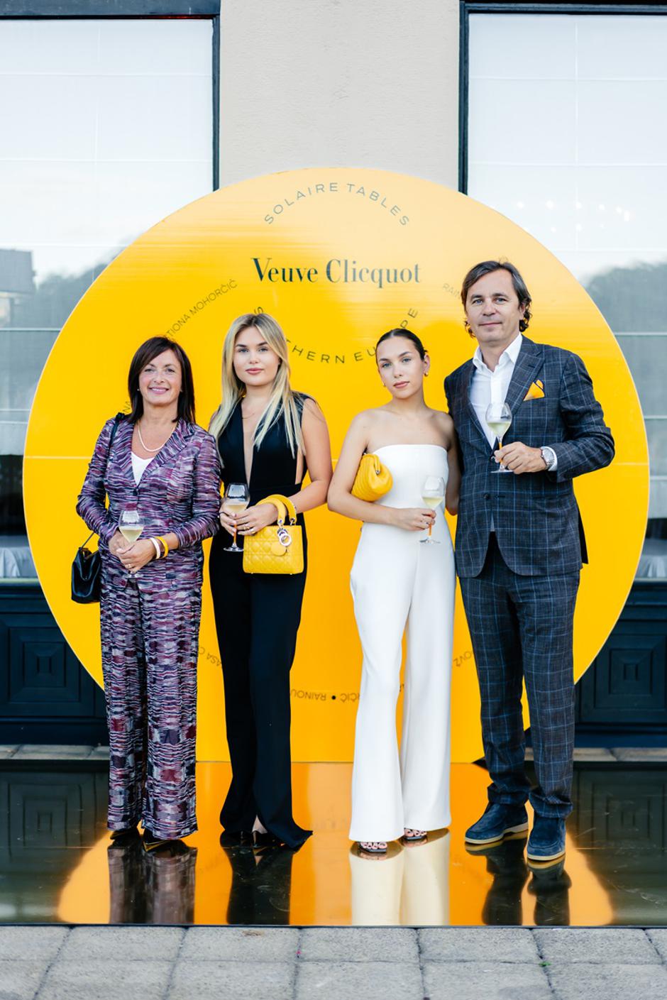 Veuve Clicquot Solaire Tables | Author: Press