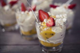 pavlova u čaši