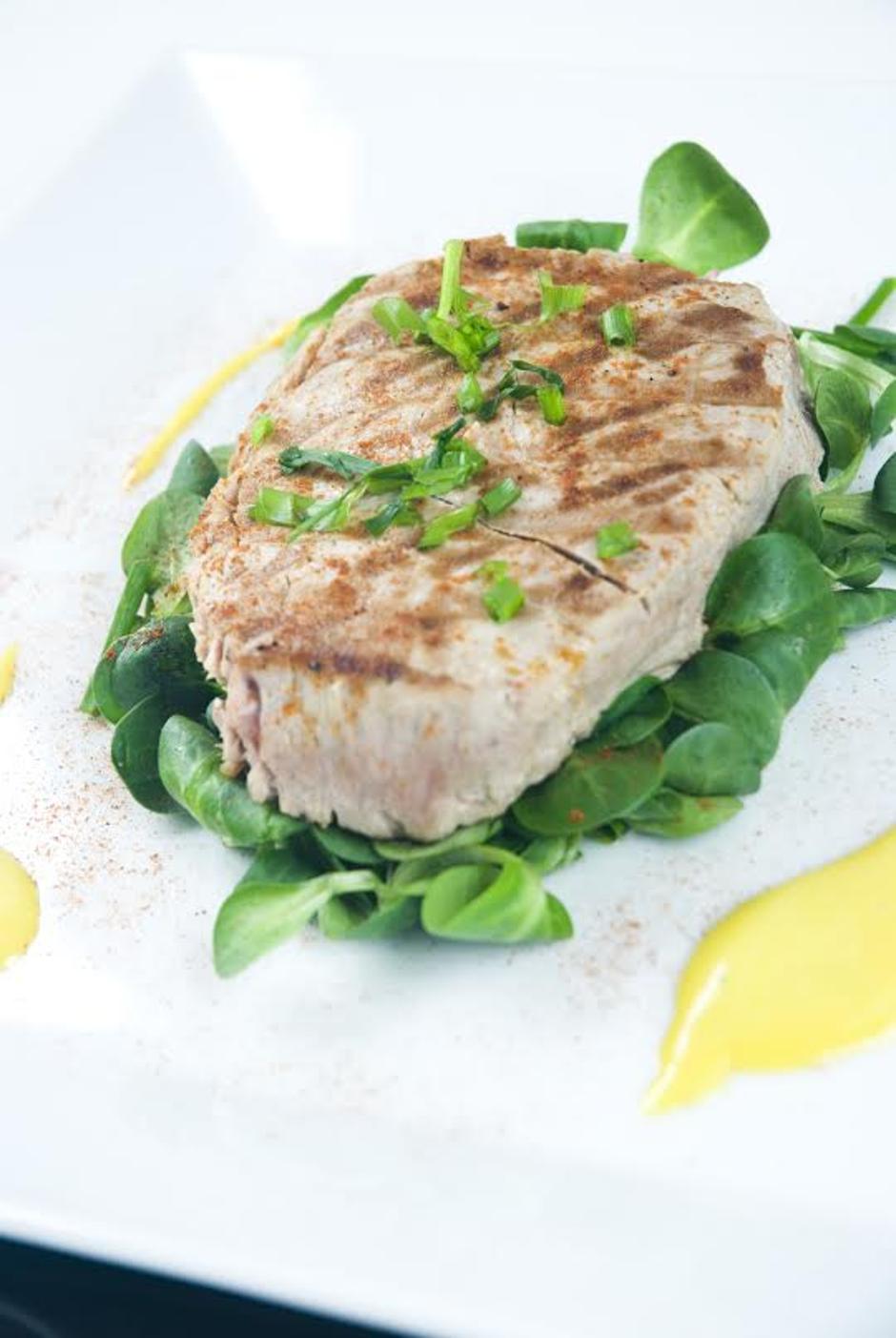 Tuna sa salatom od začinskog bilja | Author: Thinkstock