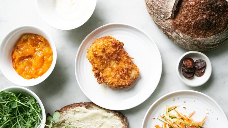 Hrskava pile&cacute;a prsa marinirana u kiselom vrhnju