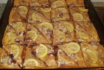 Baklava s orasima i višnjama