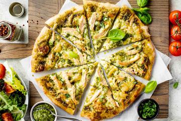 pizza s grilanom piletinom i pestom