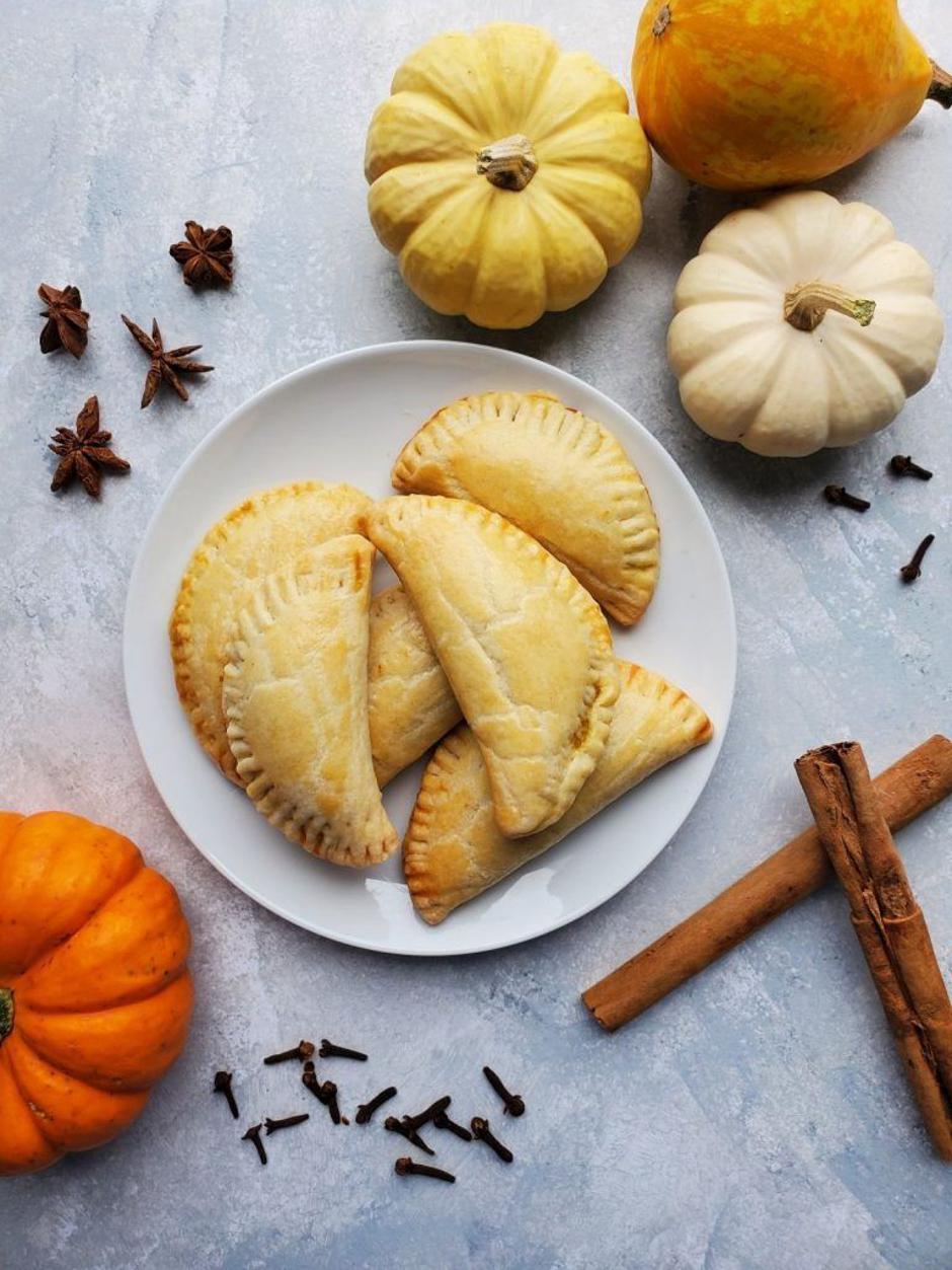 slatke empanade s bundevom | Author: La Saucy Kitchen/Pinterest