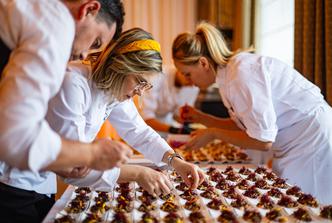 Veuve Clicquot Solaire Tables