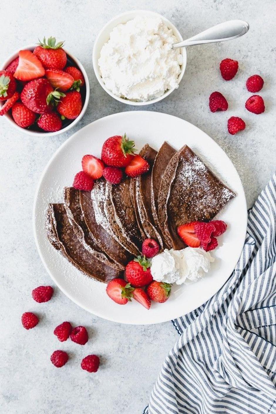 čokoladne palačinke s jagodama | Author: May May/Pinterest