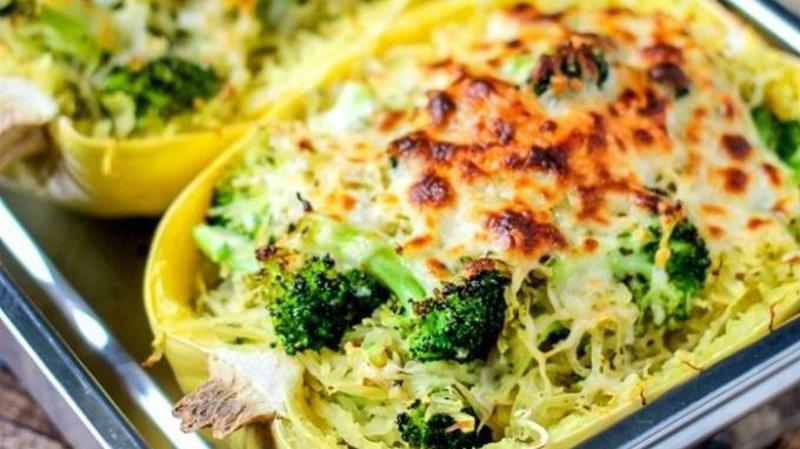 Zape&ccaron;ena &scaron;pageti tikva s brokulom i cheddar sirom