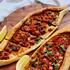 turska pizza, pide s mesom i paprikama