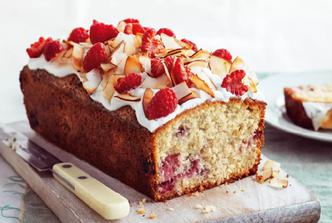 Ispeci sočan kolač od malina i kokosa koji miriše na djetinjstvo