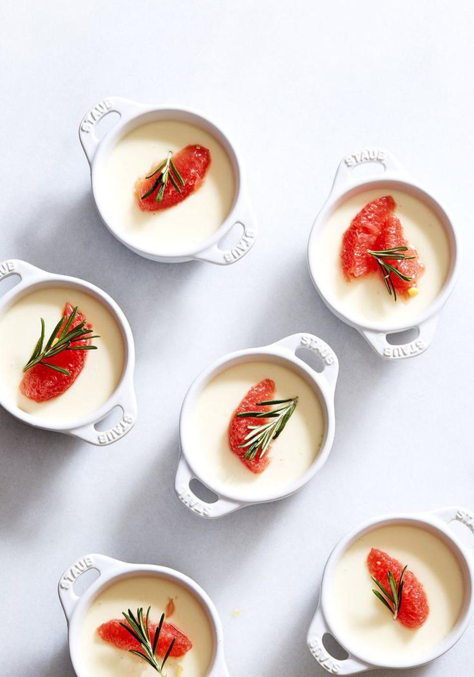 panna cotta s ružičastim grejpom | Author: Taylor Harbin/Pinterest