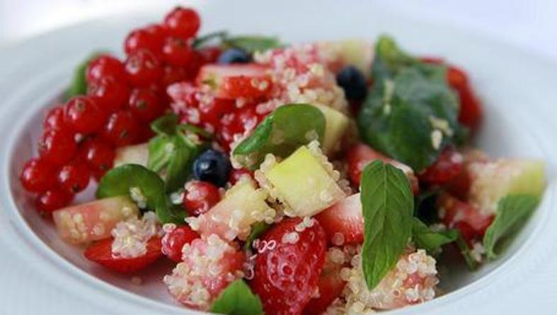 Salata od kvinoje i voća