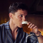 tom holland bezalokoholno pivo