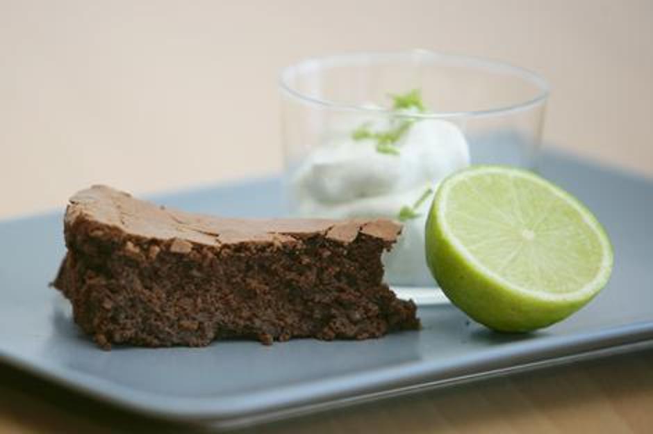 Čokoladna torta s limetom i bademima | Author: Thinkstock