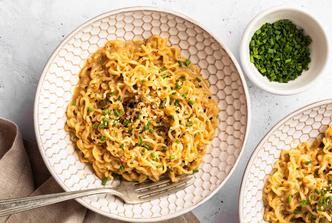 miso ramen rezanci s kikiriki maslacem