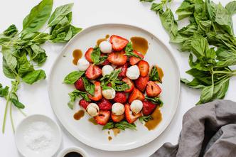 caprese salata s jagodama
