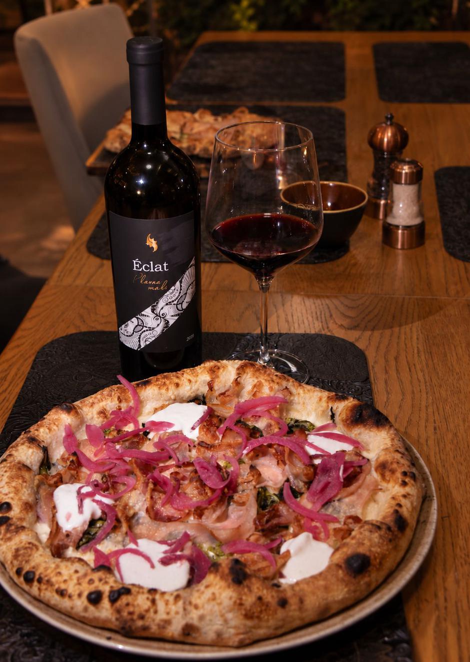 vino uz pizzu | Author: Julio Frangen