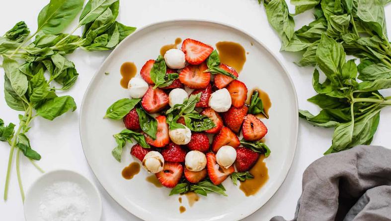 caprese salata s jagodama