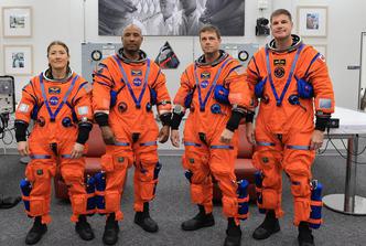 Reid Wiseman, Victor Glover, Christina Koch i Jeremy Hansen