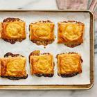 Naopaki mini tartovi s kruškama i kozjim sirom