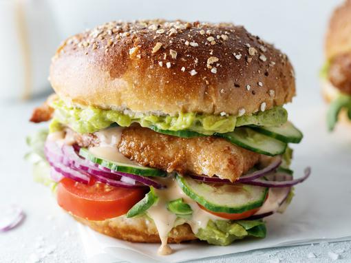 Sočan pureći burger s avokadom i majonezom od limete