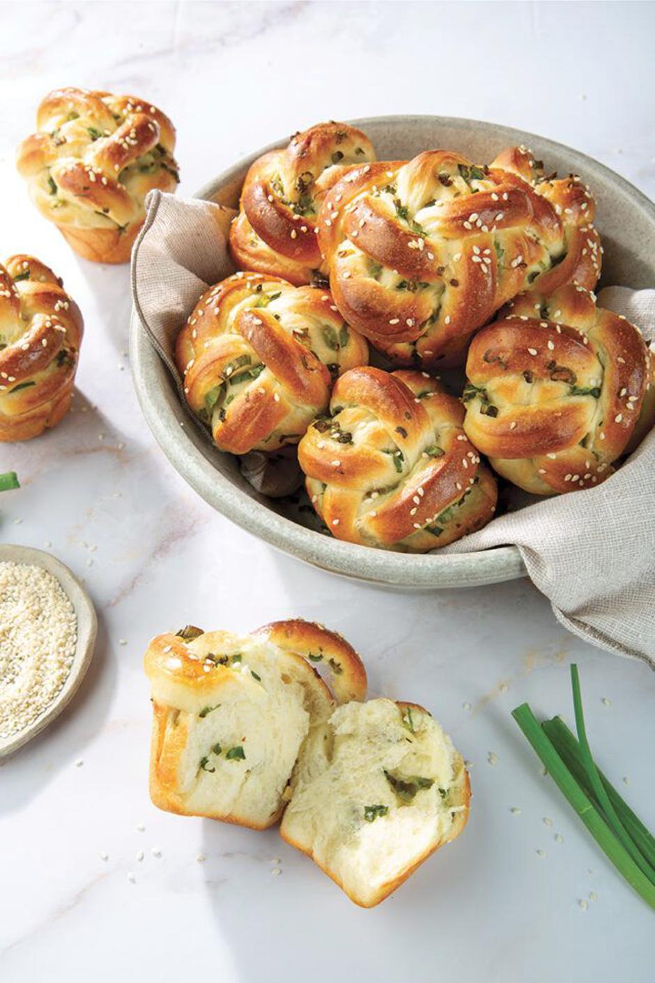 peciva sa sezamom i mladim lukom | Author: Bake from Scratch/Pinterest