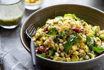 salata od grilanog kukuruza i orzo tjestenine