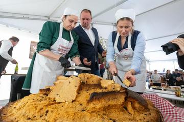 U Žminju napravljena najveća pinca, kandidat za Guinnessovu knjigu rekorda