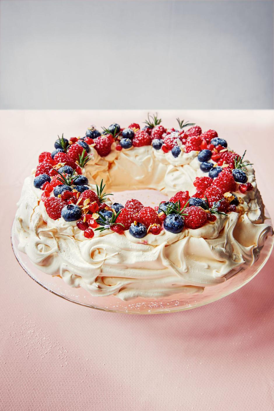 božićna pavlova | Author: The Happy Foodie/Pinterest